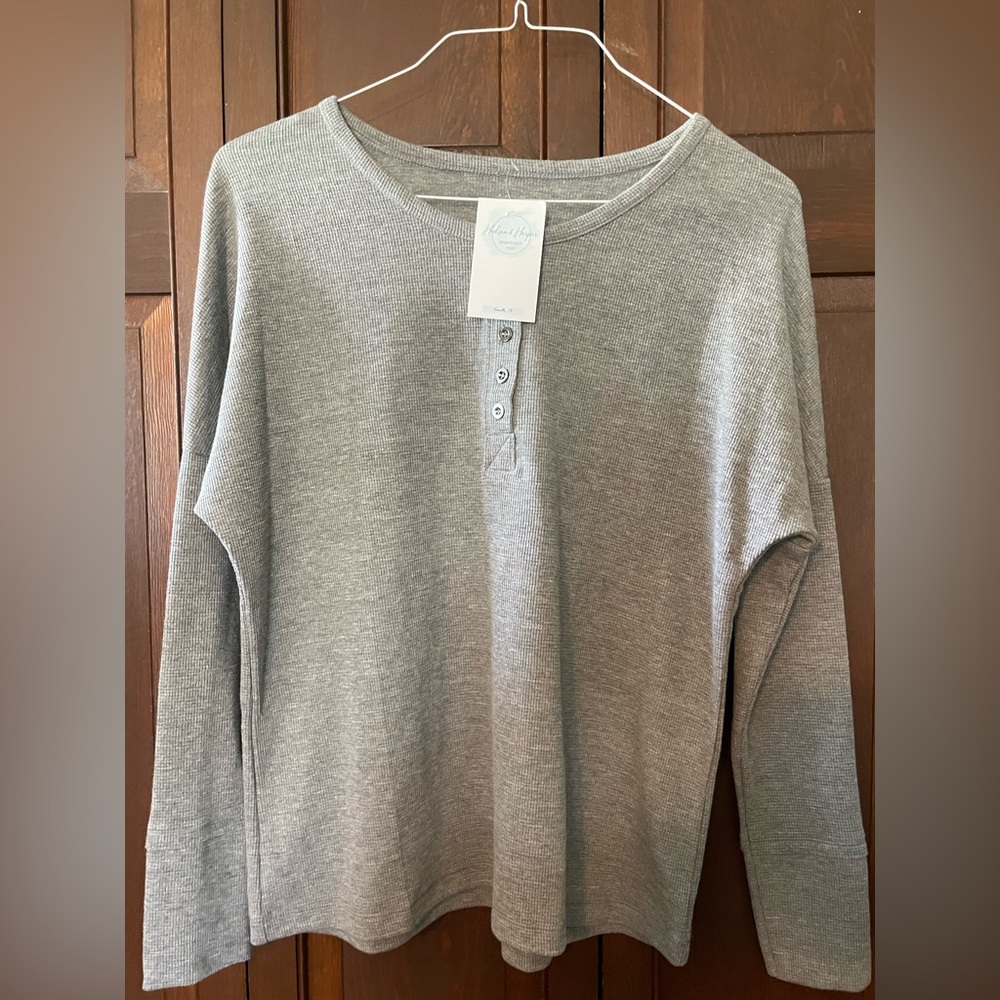 Gray Long Sleeve Boutique Top. Size Small. NEW WITH TAGS